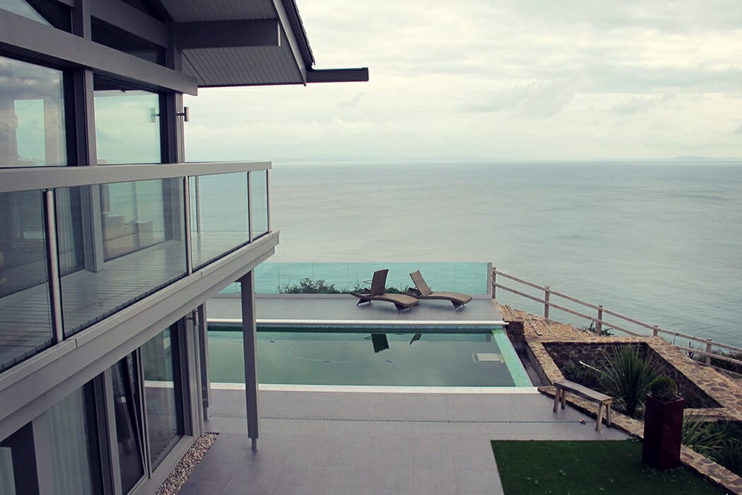 Swimming Pool an einem HUF Haus mit Blick auf das Meer